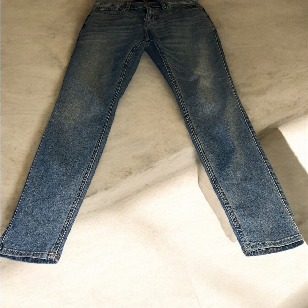 HOLLISTER - Picture 3 of 3